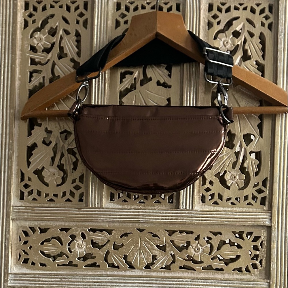 NWOT THINK ROYLN BUM BAG! Copper patent metallic color shiny stylish fanny bag - Picture 4 of 4